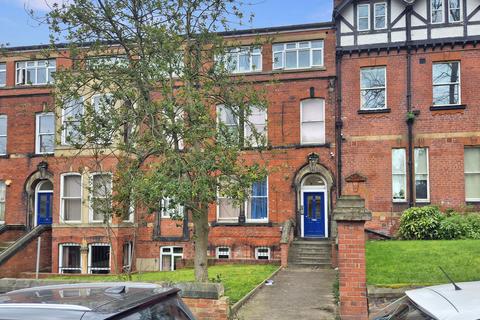 10 bed property, in Hyde Terrace, £800,000