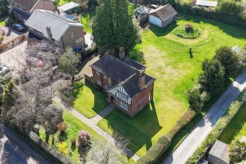 4 bed property, in Biddulph Road, £750,000