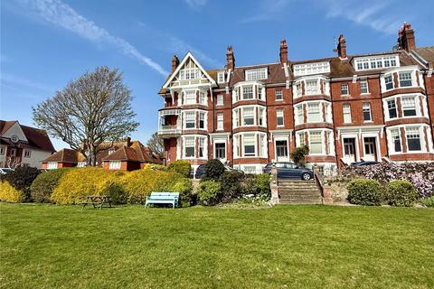 2 bed property, in Chatsworth Gardens, £375,000