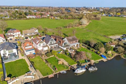 4 bed property, in Dunally Park, £1,500,000