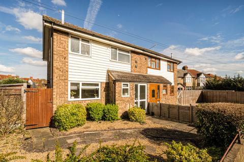 3 bed property, in Straight Road, £475,000