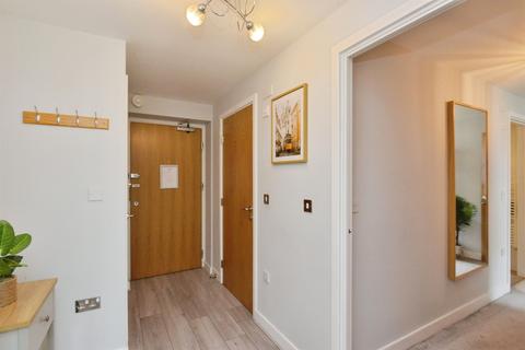 2 bed property, in South Fifth Street, £190,000