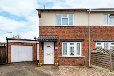2 bed property, in 56 Tyning Close, £209,950