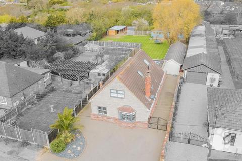 4 bed property, in Clarence Road, £800,000