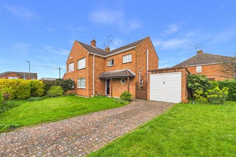 3 bed property, in Goodmoor Crescent, £355,000