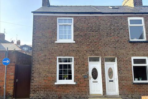 2 bed property, in Chapel Street, £195,000