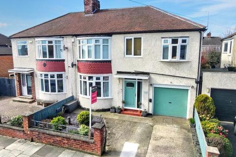 4 bed property, in Waltham Avenue, £290,000