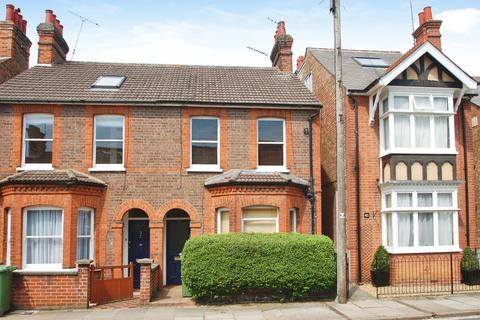 1 bed property, in Royston Road, £275,000