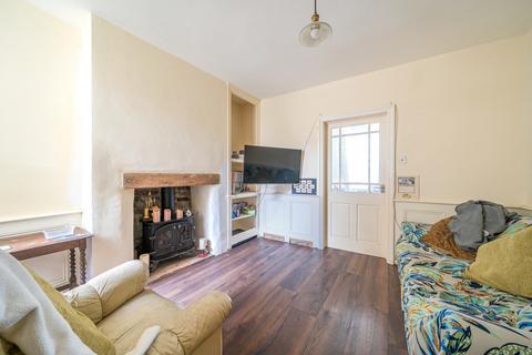 3 bed property, in Higher Gunstone, £160,000