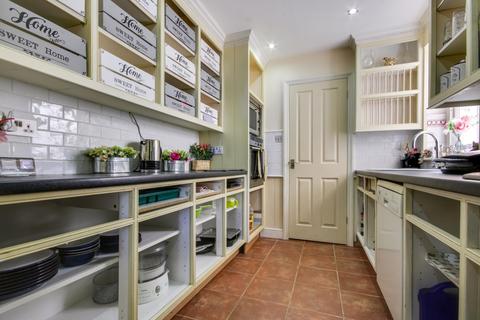 3 bed property, in Higher Gunstone, £160,000