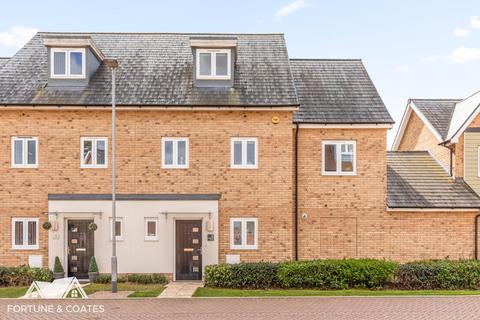 3 bed property, in Huntley Road, £490,000