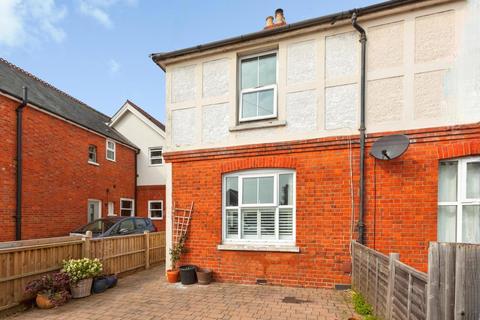 2 bed property, in Courthouse Road, £500,000