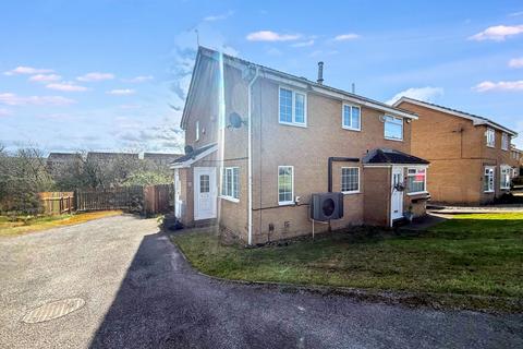 1 bed property, in Brundall Close, £95,000