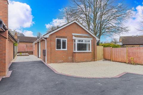 3 bed property, in Quantock Rise, £300,000