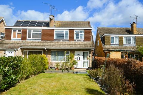 3 bed property, in Hewlett Place, £425,000