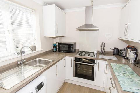 2 bed property, in Birchvale Court, £210,000