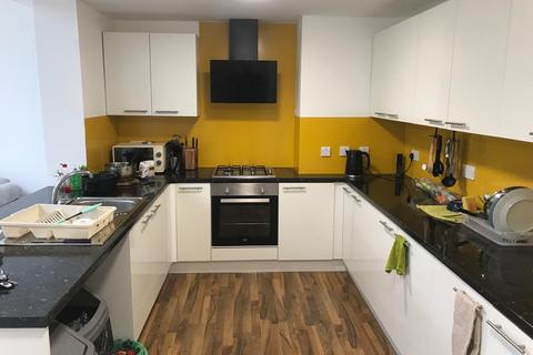 6 bed property, in Eltham Hill, £695,000