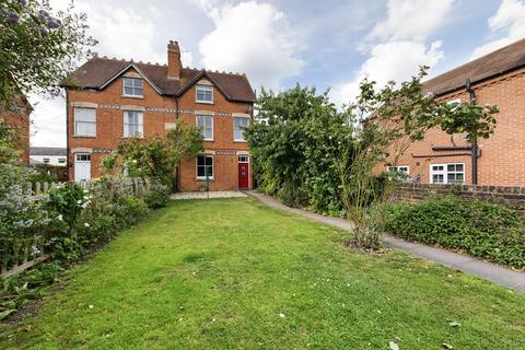 5 bed property, in Blenheim Villas, £425,000