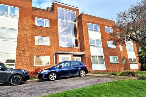 1 bed property, in Kenley Close, £279,950