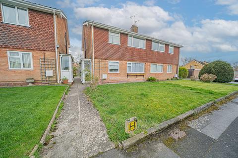 2 bed property, in Mockley Wood Road, £250,000