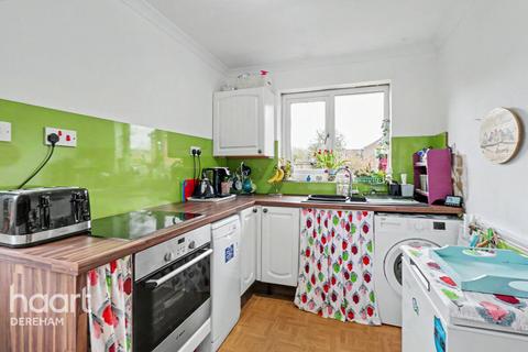2 bed property, in Wordsworth Drive, £220,000