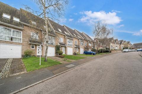 4 bed property, in Rolvenden Gardens, £650,000