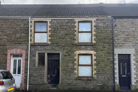3 bed property, in 10 Cross Street, £73,000