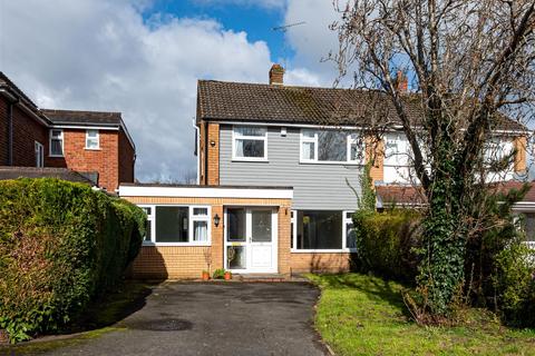 3 bed property, in 33 York Gardens, £375,000