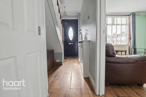 3 bed property, in Holgate Road, £350,000