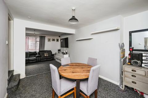 3 bed property, in Devonshire Street, £90,000