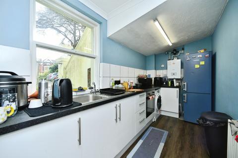 1 bed property, in Preston Road, £215,000