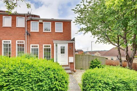 2 bed property, in Heathwood Avenue, £175,000