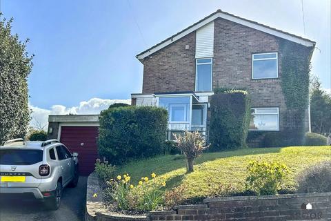 3 bed property, in Old Mansion Close, £525,000