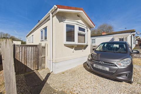 2 bed property, in Meadow Park, £90,000