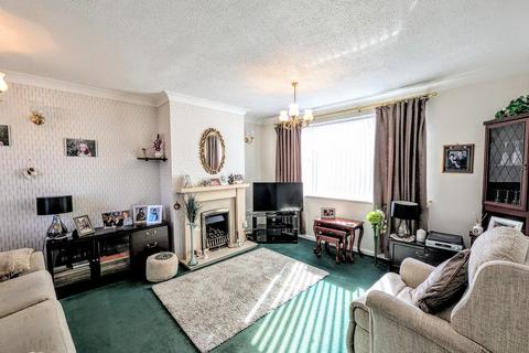 2 bed property, in Waverdale Way, £135,000