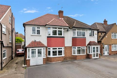 3 bed property, in Vine Close, £600,000