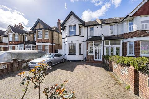 4 bed property, in Thornbury Road, £825,000