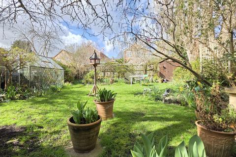 4 bed property, in George Street, £390,000