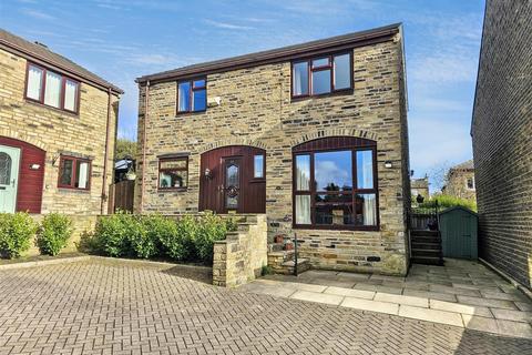 3 bed property, in Bolton Terrace, £280,000