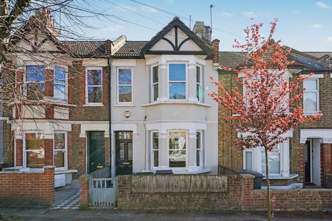 3 bed property, in Woodlands Road, £825,000