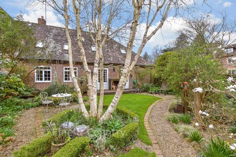 4 bed property, in Acrise, £800,000