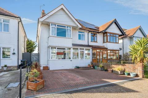 4 bed property, in Southdown Road, £400,000