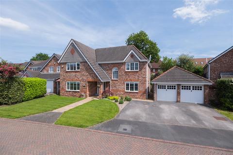 4 bed property, in Rue De Bohars, £715,000