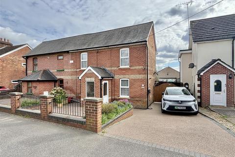 3 bed property, in Poole Road, £350,000