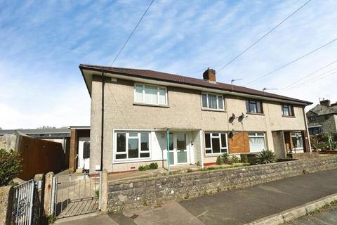 2 bed property, in Protheroe Avenue, £125,000
