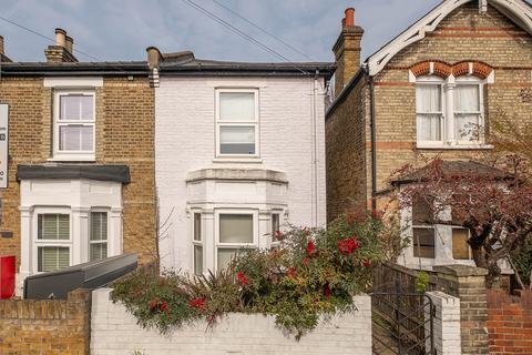 2 bed property, in Canbury Park Road, £600,000