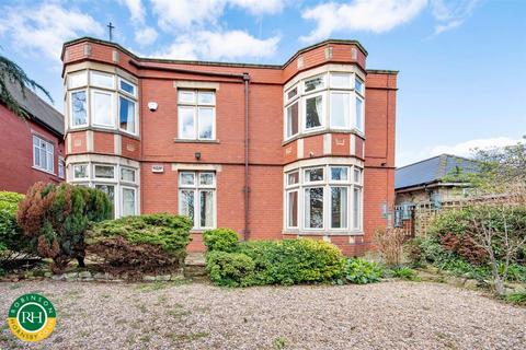 2 bed property, in Town Fields Villas, £150,000