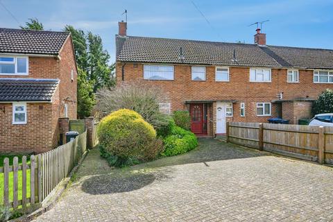 3 bed property, in Widmore Drive, £400,000