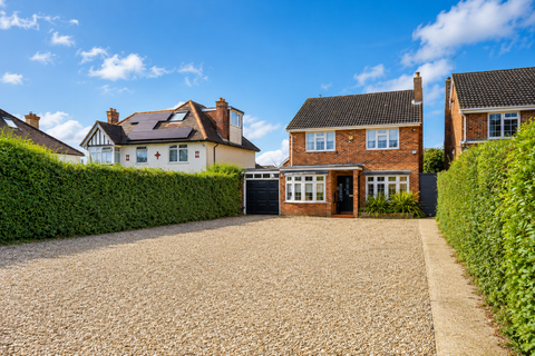 5 bed property, in High Street, £750,000