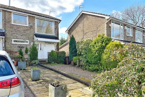 3 bed property, in Stalyhill Drive, £230,000